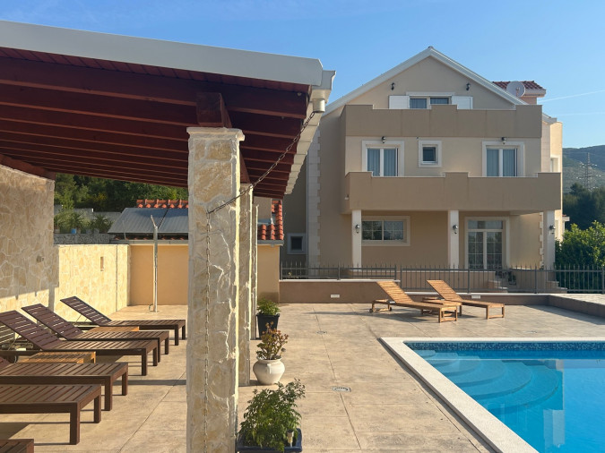 Ro&scaron;tiljnica i prostor oko bazena, Villa Kosta s bazenom, Ka&scaron;tel Novi, Split Rudine, Ka&scaron;tel Novi