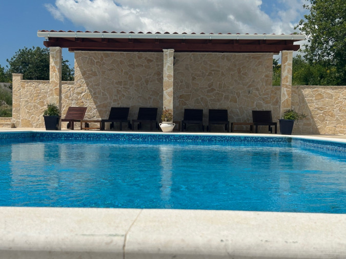 Ro&scaron;tiljnica i prostor oko bazena, Villa Kosta s bazenom, Ka&scaron;tel Novi, Split Rudine, Ka&scaron;tel Novi