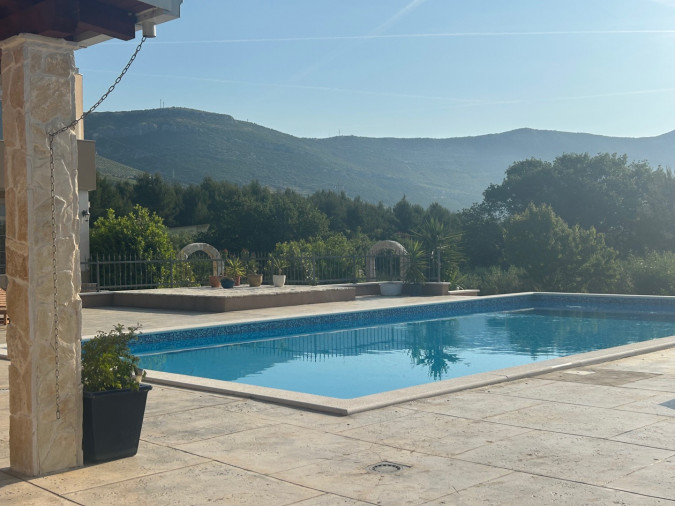 Ro&scaron;tiljnica i prostor oko bazena, Villa Kosta s bazenom, Ka&scaron;tel Novi, Split Rudine, Ka&scaron;tel Novi